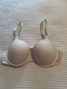 PINK Victoria's Secret Light Cream Lace Cheetah Print T-Shirt Bra